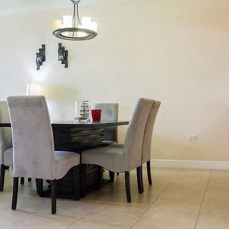 New Kingston Guest Apt At Sonoma Estate ภายนอก รูปภาพ