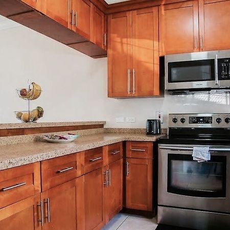 New Kingston Guest Apt At Sonoma Estate ภายนอก รูปภาพ