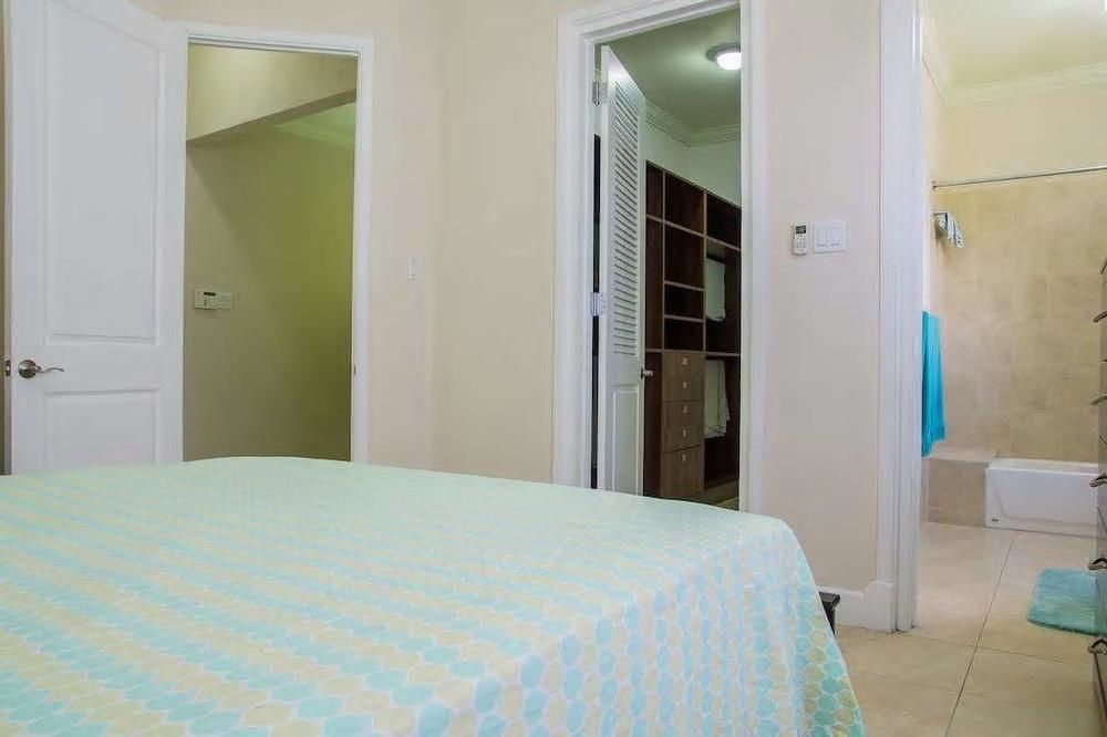 New Kingston Guest Apt At Sonoma Estate ภายนอก รูปภาพ