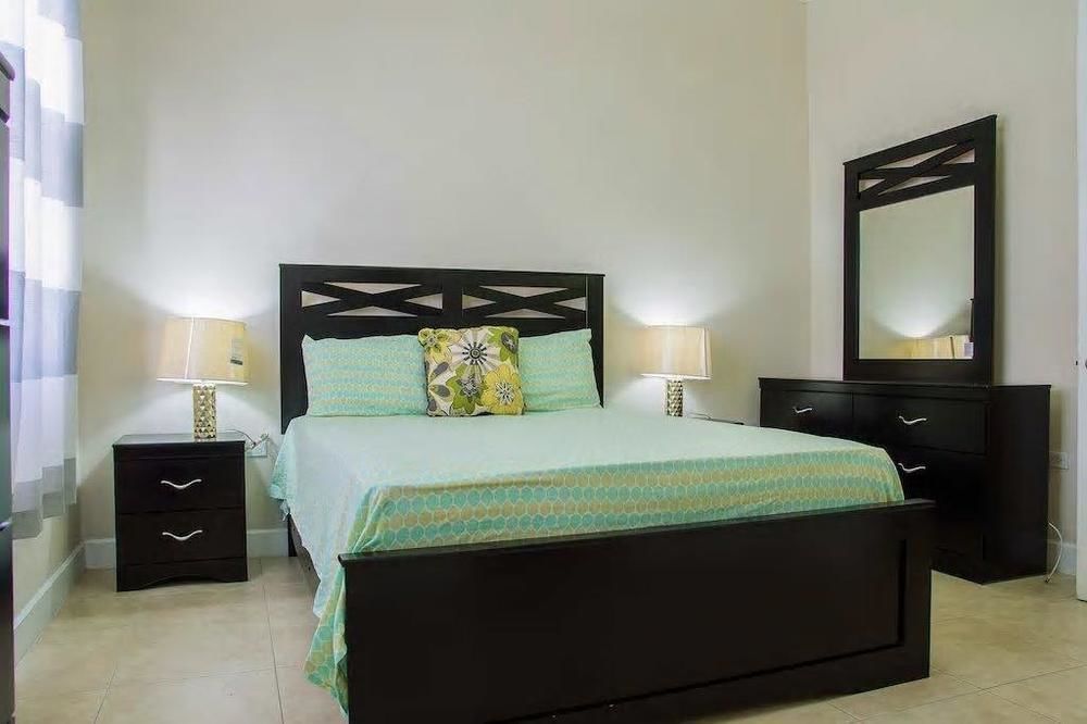 New Kingston Guest Apt At Sonoma Estate ภายนอก รูปภาพ
