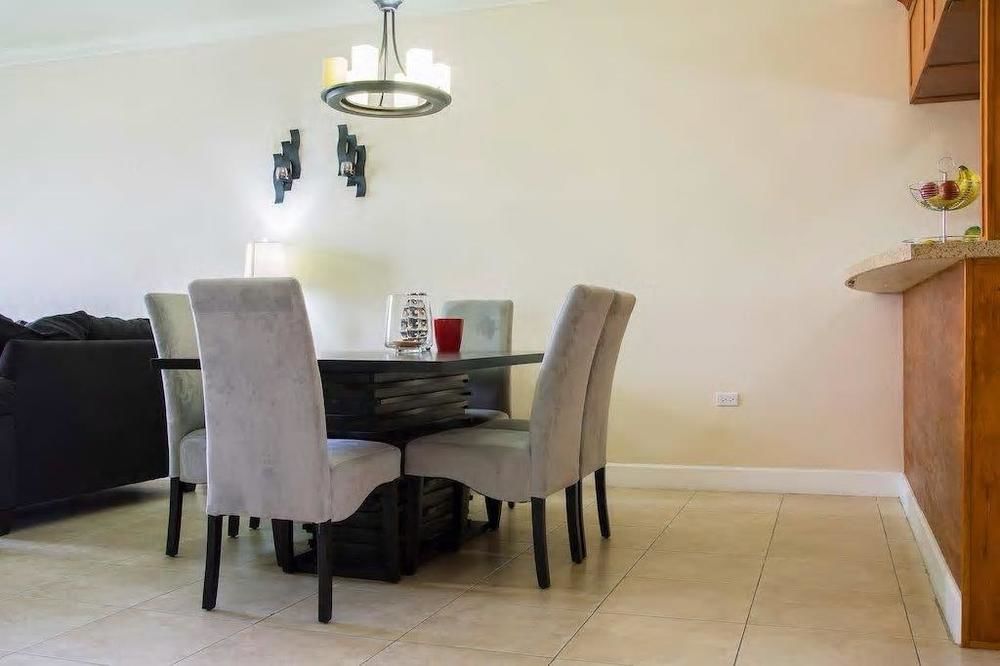 New Kingston Guest Apt At Sonoma Estate ภายนอก รูปภาพ
