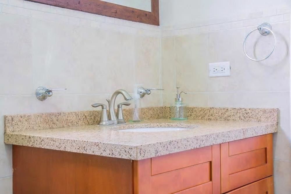 New Kingston Guest Apt At Sonoma Estate ภายนอก รูปภาพ