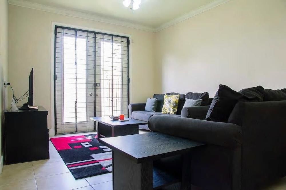 New Kingston Guest Apt At Sonoma Estate ภายนอก รูปภาพ
