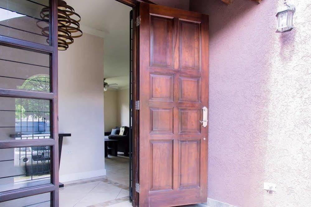 New Kingston Guest Apt At Sonoma Estate ภายนอก รูปภาพ